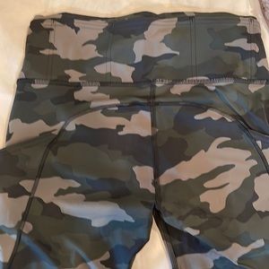 Lululemon fast and free 23”